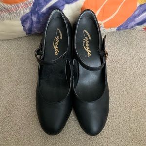Capezio women’s 2 in student footlight character shoes size 9